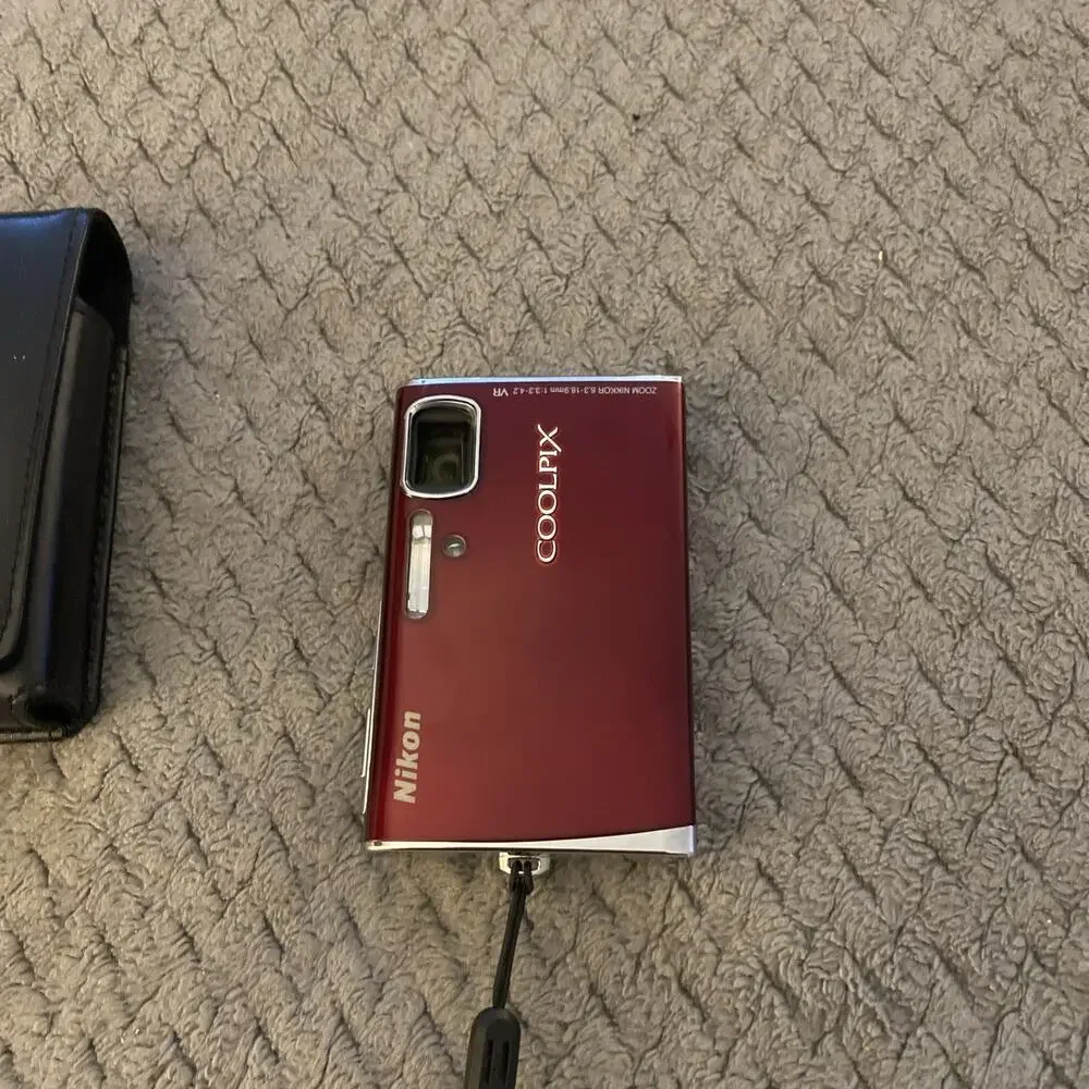 Nikon COOLPIX S52 9.0MP Crimson Red Digital Camera & Case Tested Works 3.0